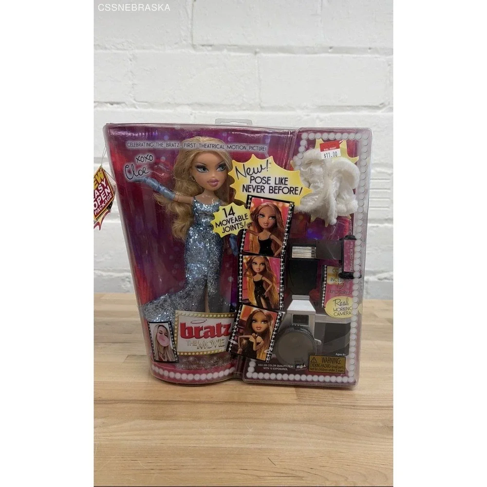 Bratz The Movie Cloe Posable Doll with Coat and Real‎ Camera MGA NEW in Package